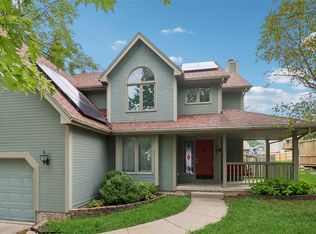 467 Edgewood Ln, Pleasant Hill, IA 50327
