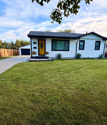 1912 Bourland Ave, Waterloo, IA 50702