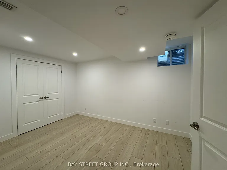 51 Dominion Cres — Photo 25