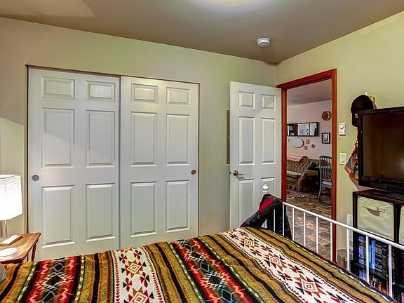 4th image of 2011 Knox Ave APT 203