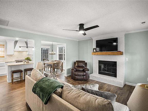 4th image of 165 Crossfield Ct