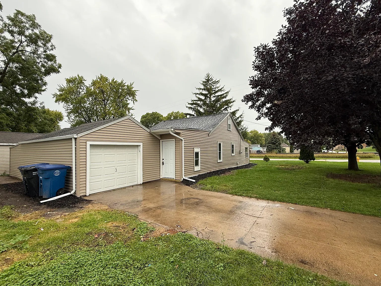 2 bed, 1000 sqft, $1,750 — Photo 1