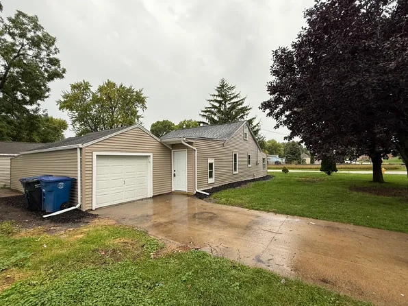 1334 Broad St, Oshkosh, WI 54901