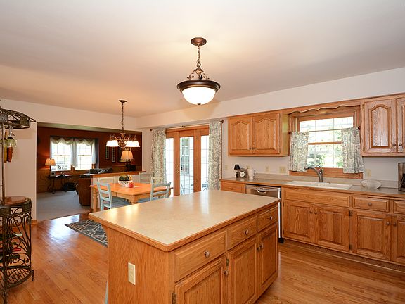 3rd image of 336 Dove Ct