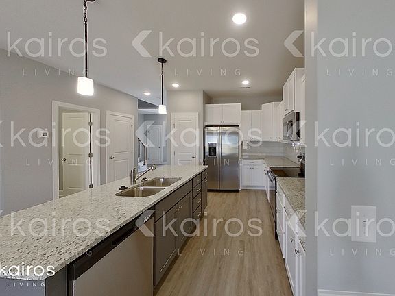 4th image of 3717 Oak Leaf Way #F