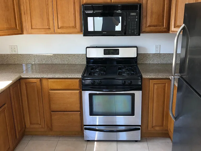 2611 Voorhees Ave #E — Photo 18
