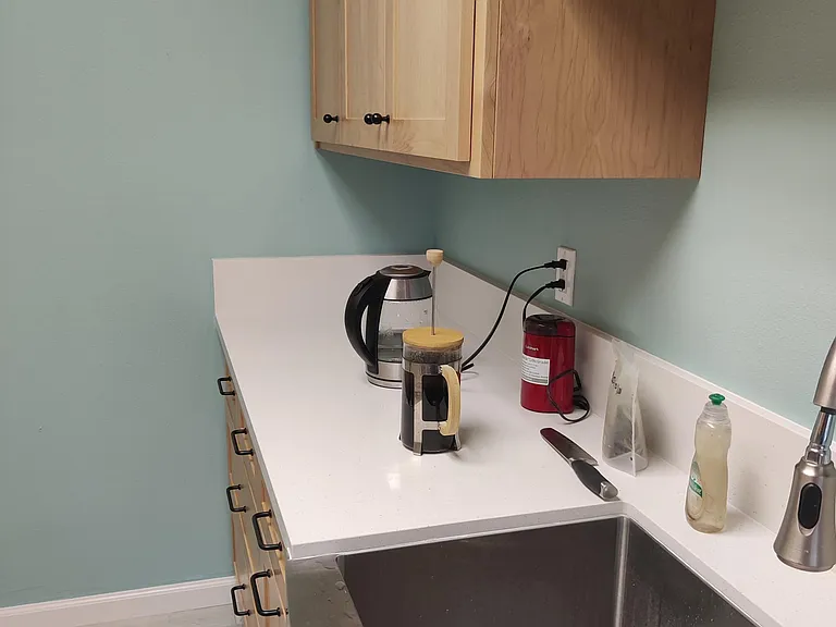 1460 Dolphin Dr — Photo 3
