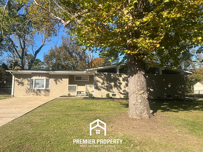2322 Rodgers Dr NE — Photo 1