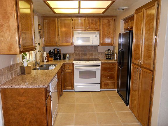 3rd image of 126 Valley Oak Dr