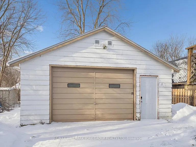 27008 Kennedy Rd #UPPER — Photo 23