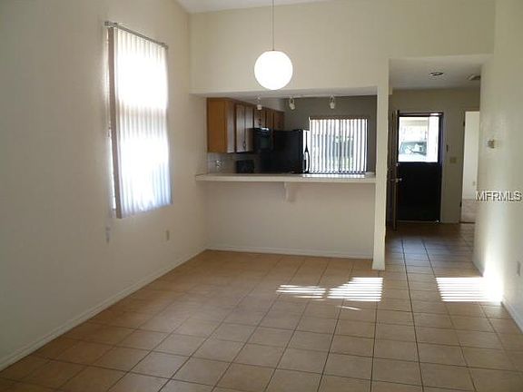 4th image of 413 Prestwick Pl