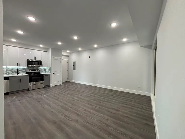 675 N 41st St #6 — Photo 4