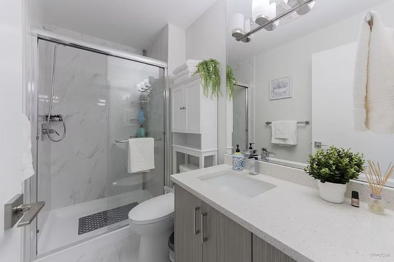 Surrey Apartment for rent - 3 Bedrooms — photo 9