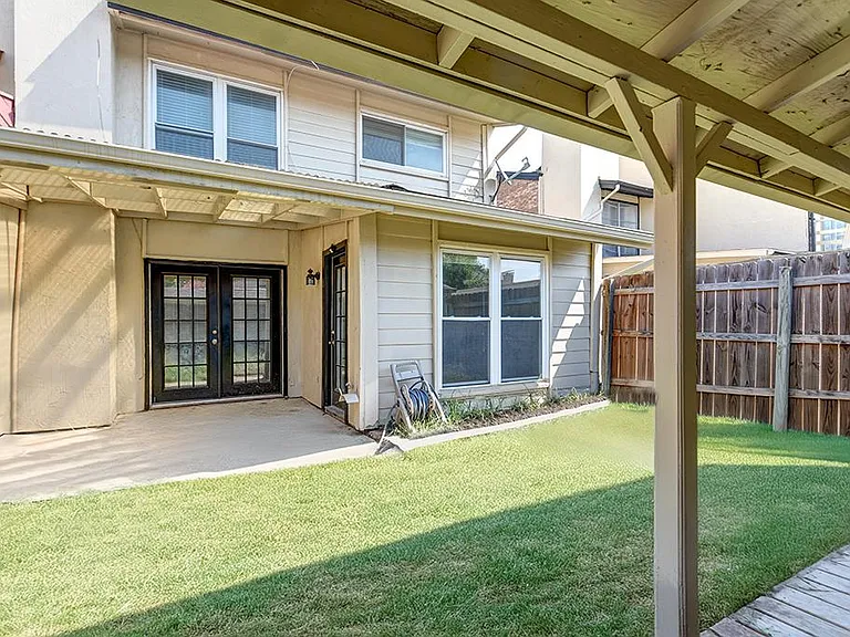 2012 Court Pl — Photo 27