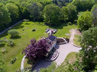 13 Towns End Rd, Newtown, CT 06470