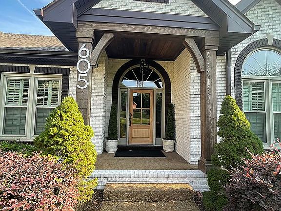 3rd image of 605 Burton Dr