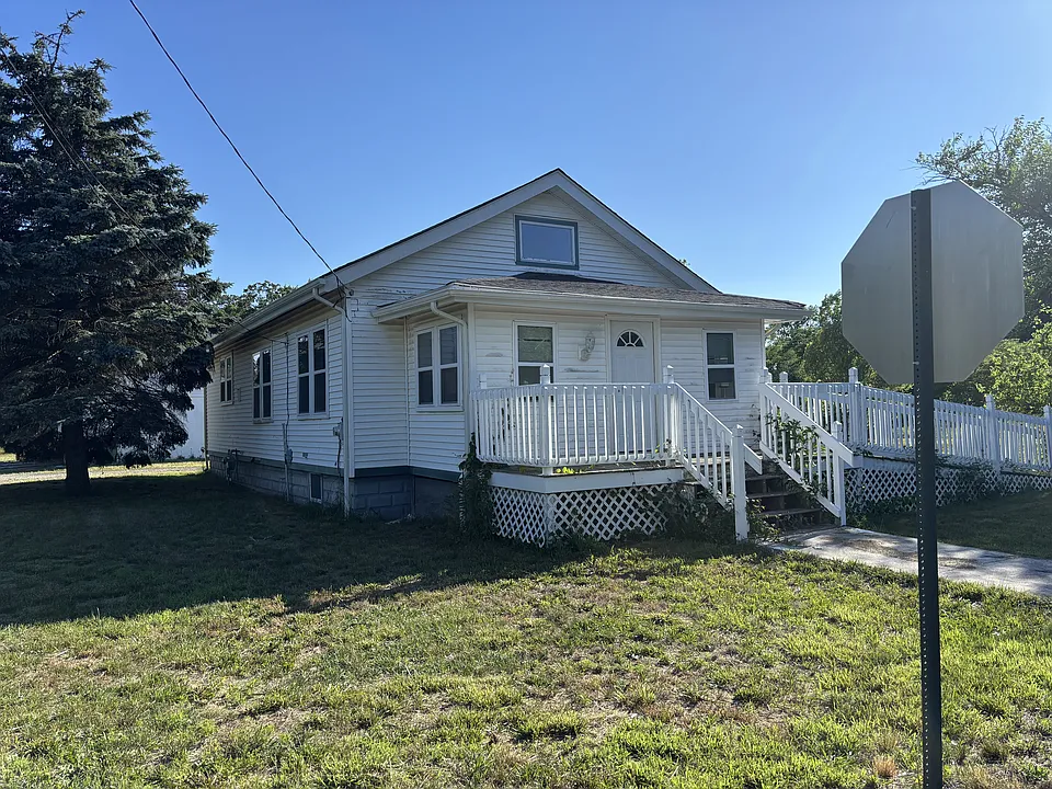 2521 Tremont Ave
