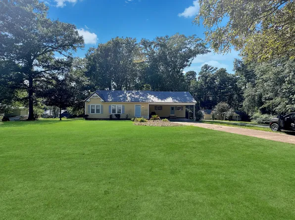 1128 N East St, Mendenhall, MS 39114