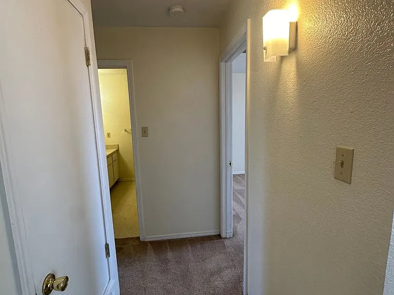 Echols 1500 - Sedona Apartments — Photo 9