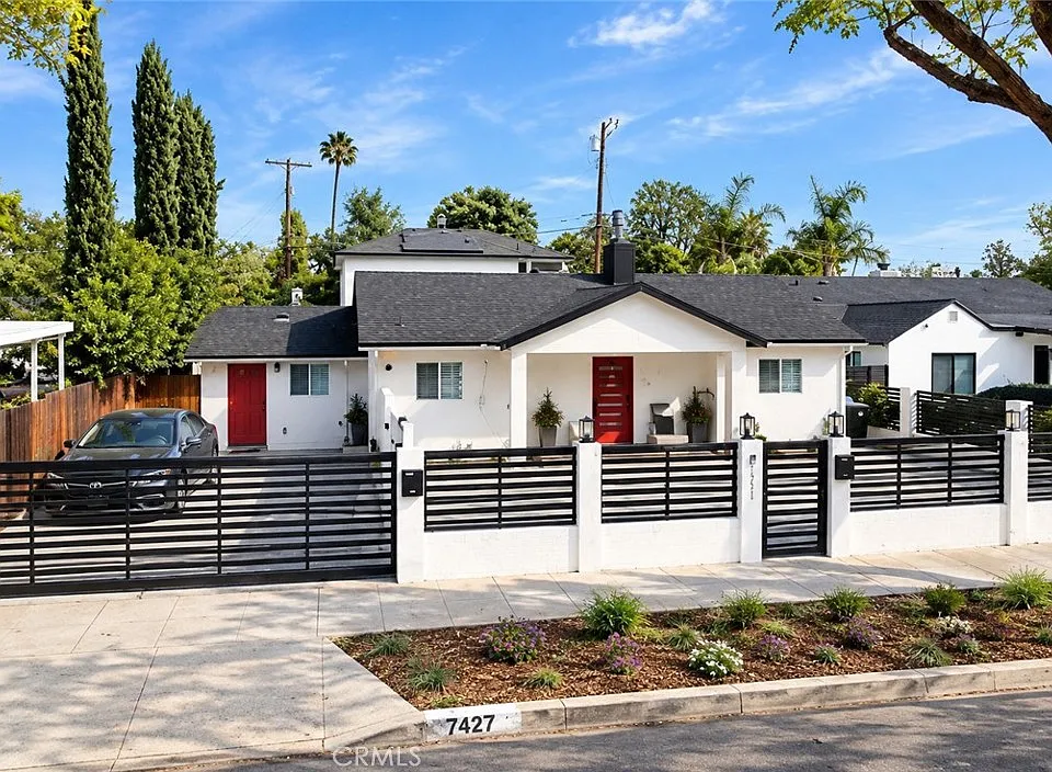 8216 Encino Ave