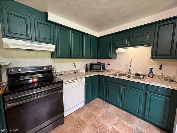 5th image of 401 Diana Dr
