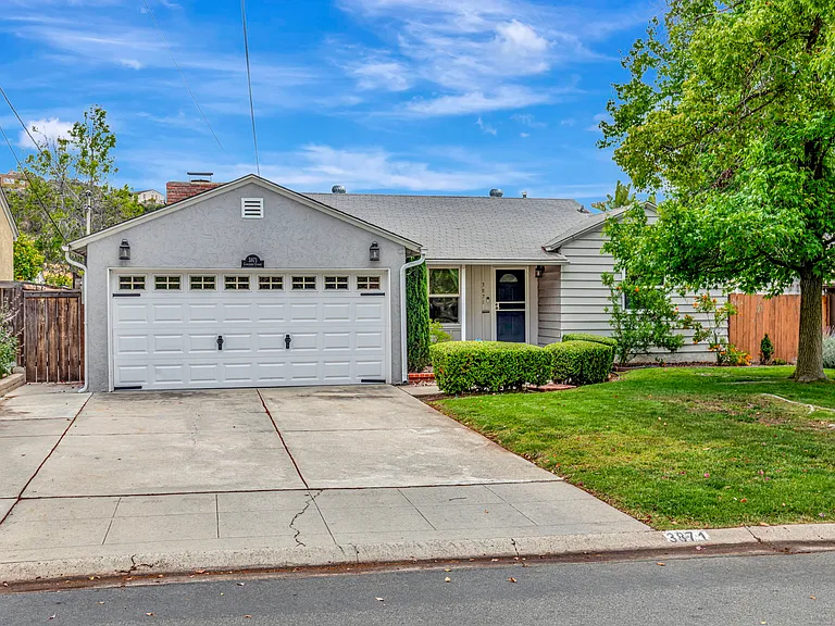 3871 Carancho St — Photo 2