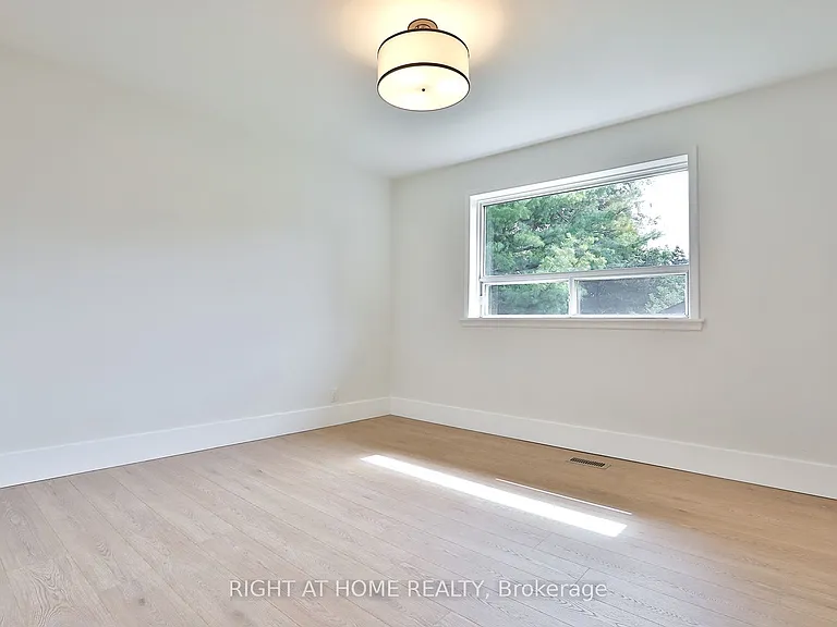80 Stephen Dr — Photo 6