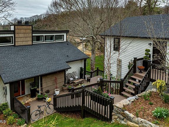 4th image of 487 Lakeshore Rd