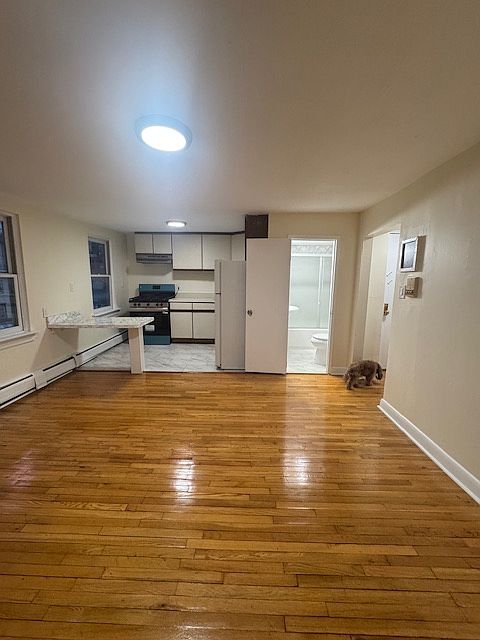 1st image of 297 Grove St APT 3