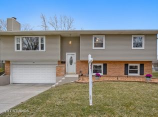 9 Mohawk Ct, Buffalo Grove, IL 60089