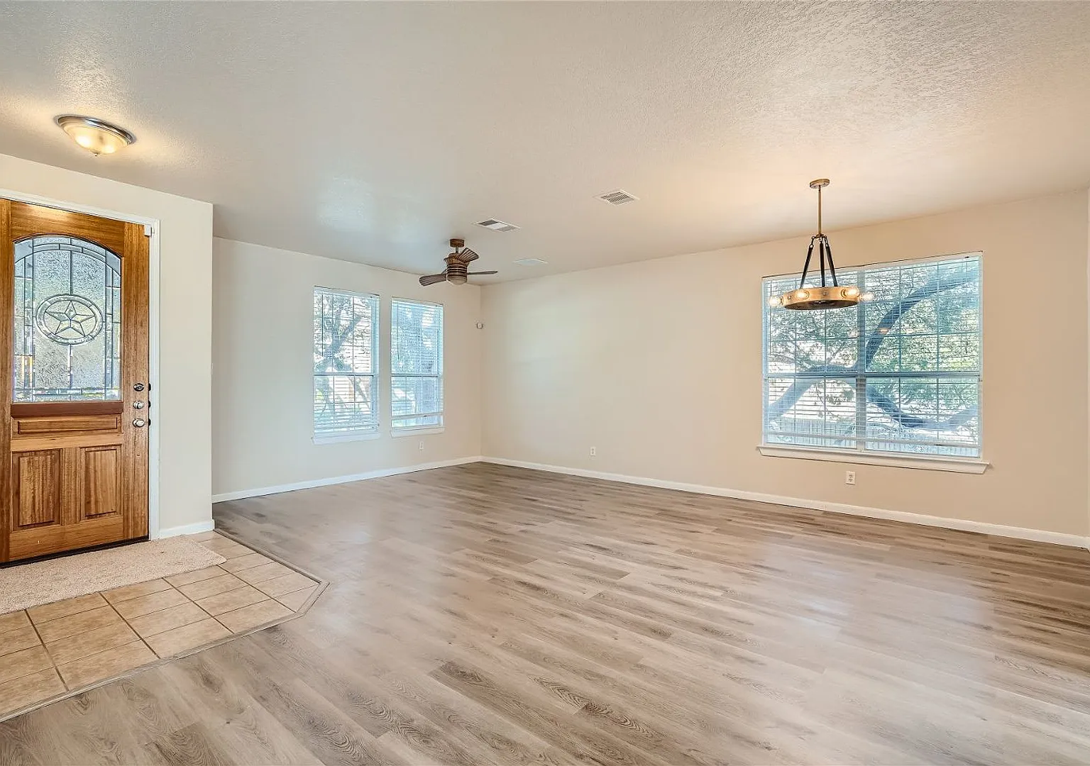 Beautiful Spacious Home — Photo 3