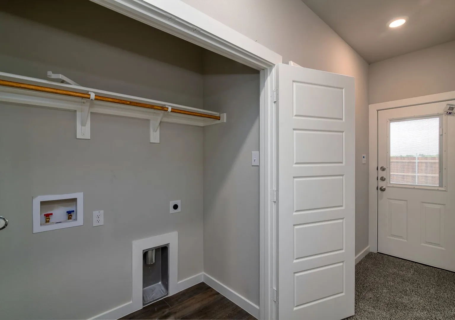 Gorgeous 3 Bedroom Duplex Located In Midlothian Isd! — Photo 2