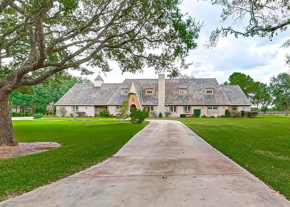 1st image of 2019 E Deerwood Dr