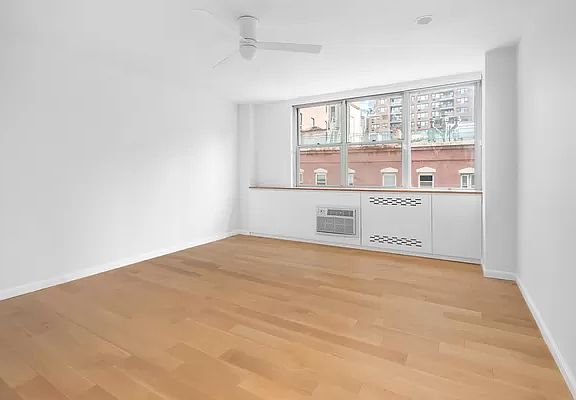 4th image of 32 Gramercy Park S APT 5M