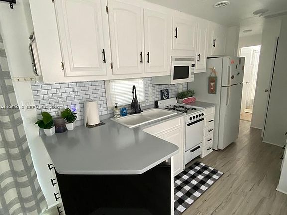 2nd image of 325 Calusa St #454