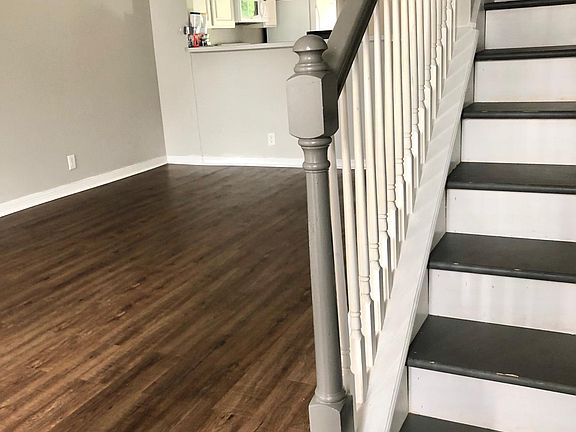 3rd image of 206 Stewarts Landing Cir