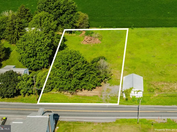 230 N Millbach Rd, Newmanstown, PA 17073