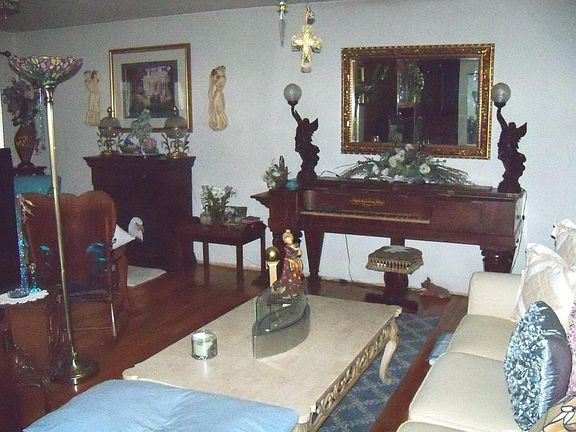 5th image of 851 Allison Dr