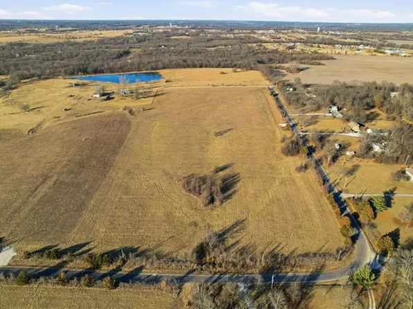 15204 S Stewart Rd, Pleasant Hill, MO 64080