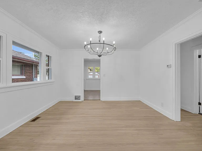 2358 Van Buren Ave — Photo 7