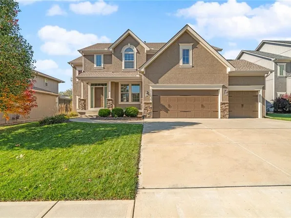 6046 Redbud St, Shawnee, KS 66218