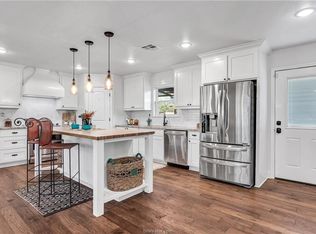 1512 Bluebonnet Dr, College Station, TX 77845