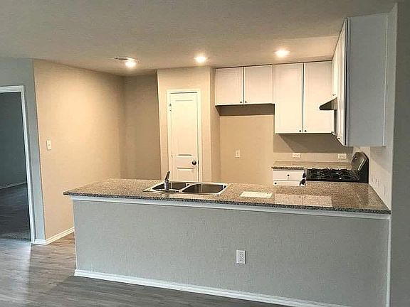 5th image of 1232 Woodbine Ave