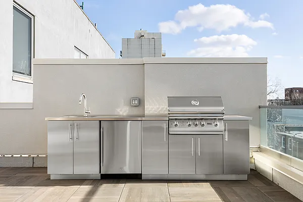 Sold by Corcoran | media 24