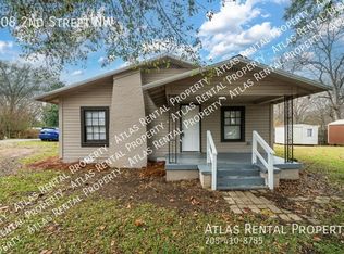 108 2nd St NW, Graysville, AL 35073