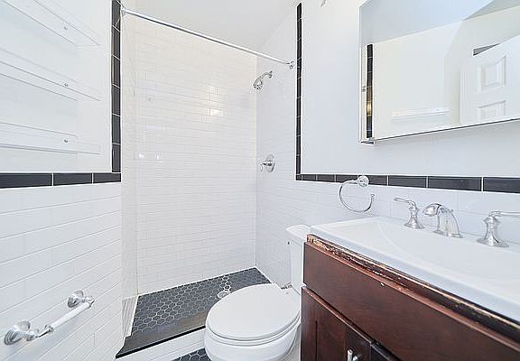 4th image of 236 E 33rd St APT 1C