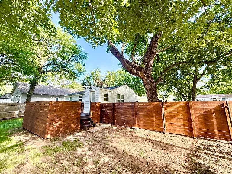 721 E Brooks St — Photo 26