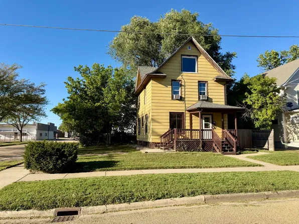 324 4th Ave SW, Aberdeen, SD 57401
