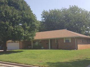 912 N Broadway Ave, Hydro, OK 73048