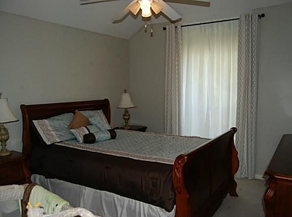 4th image of 2233 Country Club Dr